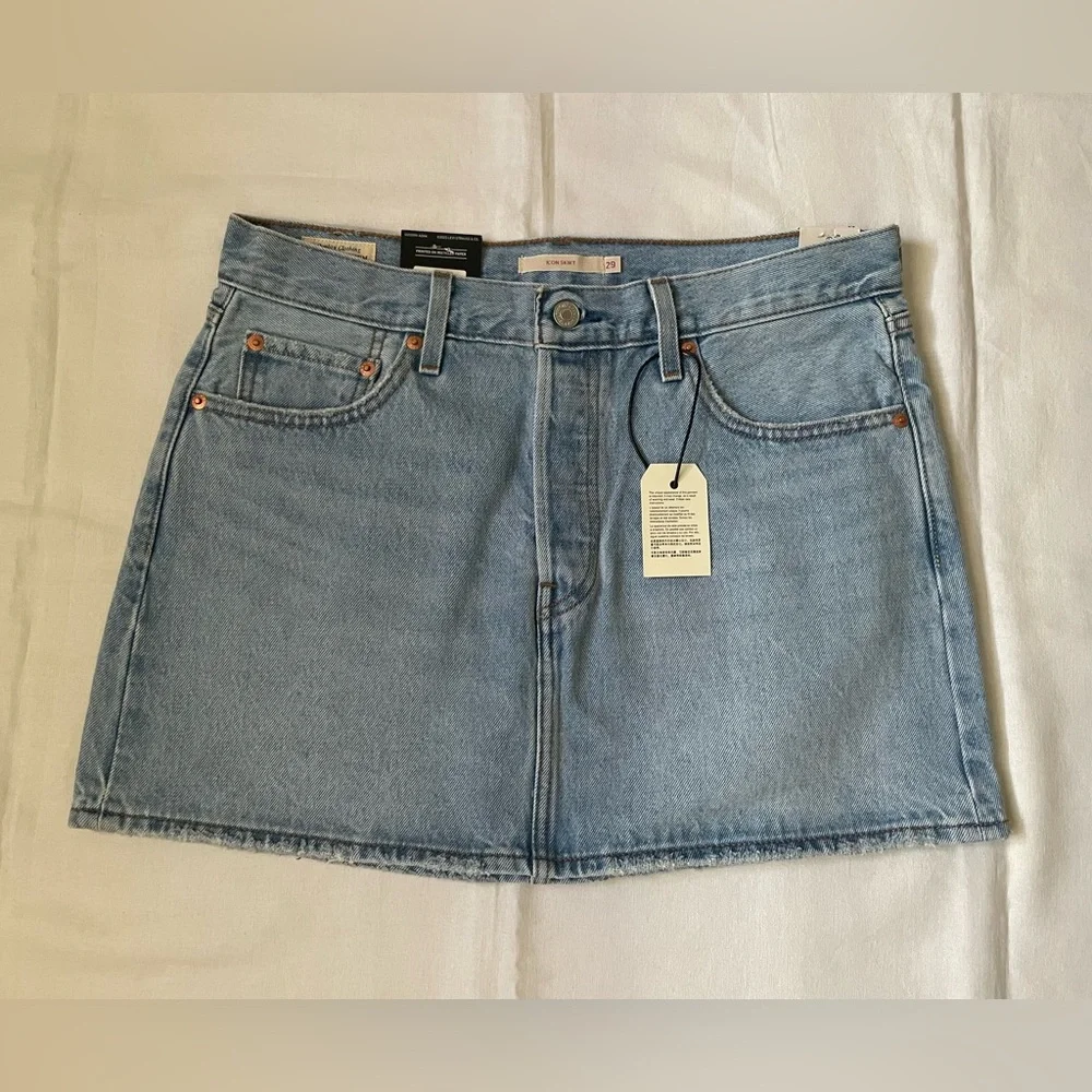 Levi’s premium mid rise icon mini Jeans skirts light wash blue